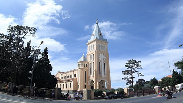 Nhà thờ Con Gà địa điểm tham quan lý tưởng tại Đà Lạt